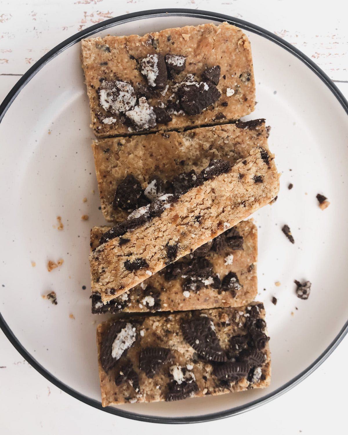 Cookie Dough Protein Bars (with Lotus Biscoff Spread) - Eat Happy Glow